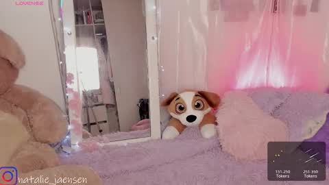 Snapshot of natalie_jaensen chatting on November 29, 2025, 9:40 pm online show from November 29, 2025, 9:40 pm