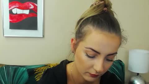 Snapshot of natalie_live chatting on October 28, 2025, 7:23 am NatalieSexy online show from October 28, 2025, 7:23 am