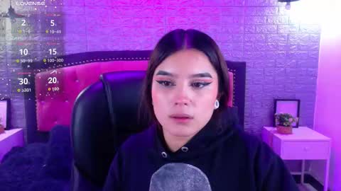 natalie  online show from November 22, 2025, 3:16 am