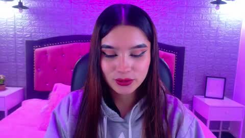 natalie  online show from December 20, 2025, 3:35 am