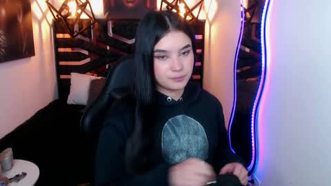 natalie  online show from April 15, 2026, 7:43 pm