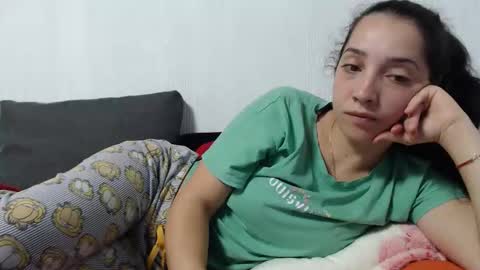 Snapshot of natalie_mia chatting on October 24, 2025, 1:57 am Miia online show from October 24, 2025, 1:57 am