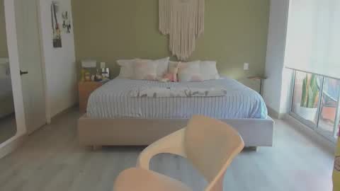 anatalybee online show from November 7, 2025, 8:53 pm