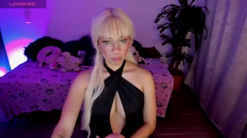 MissNatis online show from April 17, 2026, 2:03 am