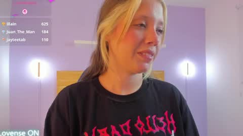 Nataly online show from May 15, 2026, 10:50 pm