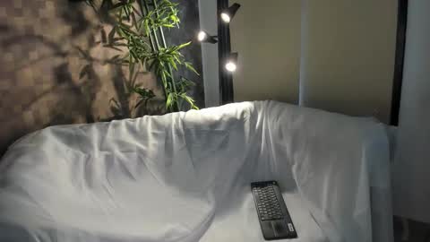 Naty online show from November 10, 2025, 6:29 pm