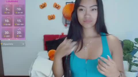 Nataly Escobar online show from October 17, 2025, 1:03 pm