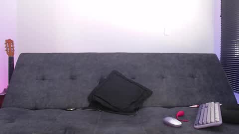   online show from November 23, 2025, 3:12 pm