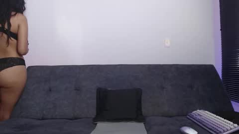   online show from December 5, 2025, 2:47 pm