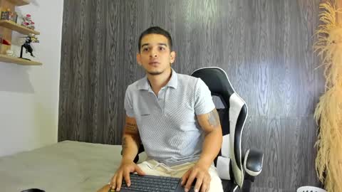natan_77 online show from April 12, 2026, 11:32 pm