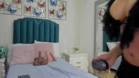 natasha04   online show from January 6, 2026, 3:43 am