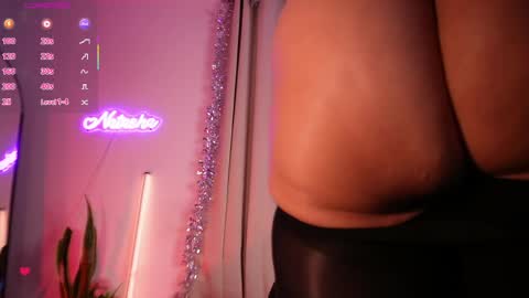 Natasha Sccott online show from April 18, 2026, 7:07 pm