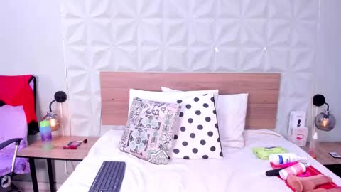 N A T A S H A  online show from November 10, 2025, 10:42 pm