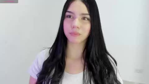 Snapshot of natasha_su chatting on February 18, 2025, 10:25 pm Natalia online show from February 18, 2025, 10:25 pm