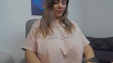 Snapshot of natashaboobs chatting on December 17, 2024, 6:45 am natashaboobs online show from December 17, 2024, 6:45 am