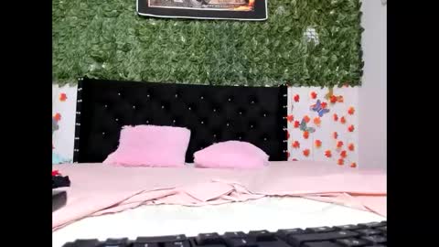 natashahot_21 online show from January 9, 2025, 4:17 pm