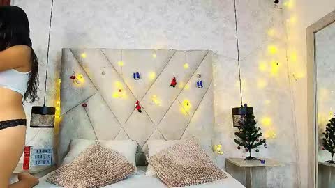 natashaross_t online show from January 7, 2026, 7:27 pm