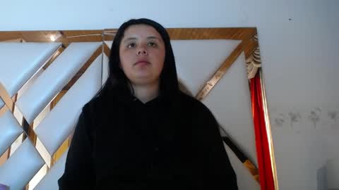 nathaly low online show from April 7, 2026, 12:49 pm