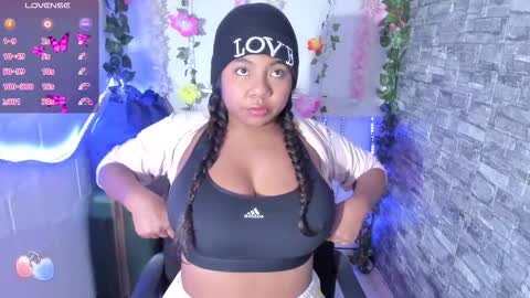 Naty online show from December 1, 2025, 4:39 am