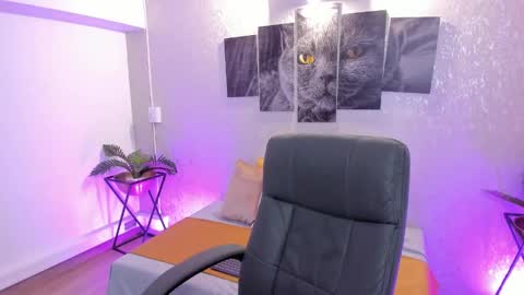 Natalia online show from November 12, 2025, 4:57 am