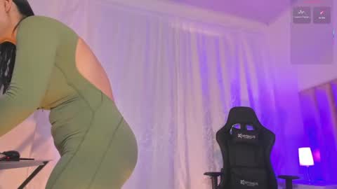 Snapshot of natural_bigass_nina chatting on May 25, 2026, 6:36 pm Sophia online show from May 25, 2026, 6:36 pm