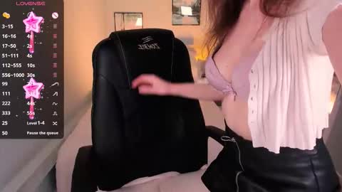 Snapshot of naturelly chatting on February 18, 2026, 2:24 pm Melisa FOLLOW ME online show from February 18, 2026, 2:24 pm