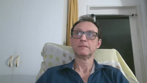 naturista25 online show from December 18, 2025, 5:41 pm