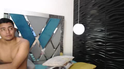 Naty-Maxx online show from December 1, 2025, 7:19 pm