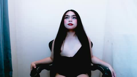 naughtcummer_yllana online show from May 1, 2026, 1:21 am