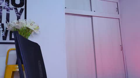 Em  please help me reach 100 thumbs up 3 online show from November 14, 2025, 2:32 am