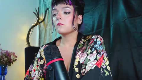 Snapshot of naughty_em_17 chatting on June 8, 2026, 1:28 am Em please help me reach 100 thumbs up 3 online show from June 8, 2026, 1:28 am