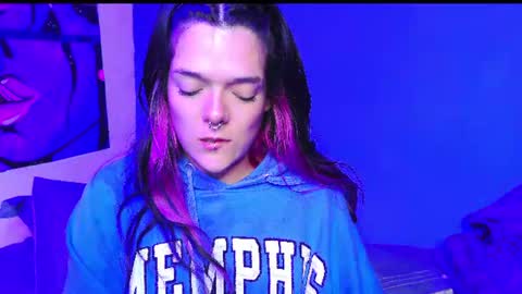 Snapshot of naughty_em_17 chatting on July 11, 2026, 7:33 am Em please help me reach 100 thumbs up 3 online show from July 11, 2026, 7:33 am