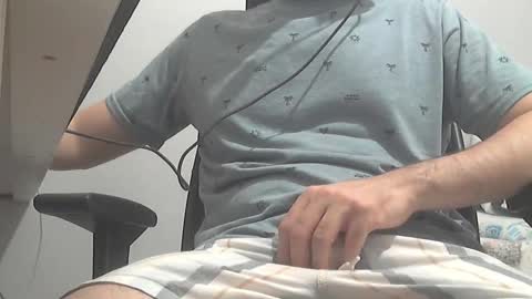 Snapshot of naughty_enzo chatting on December 19, 2025, 11:45 pm Enzo online show from December 19, 2025, 11:45 pm