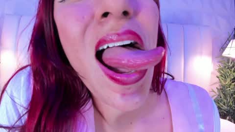 Flor online show from December 7, 2024, 1:58 am