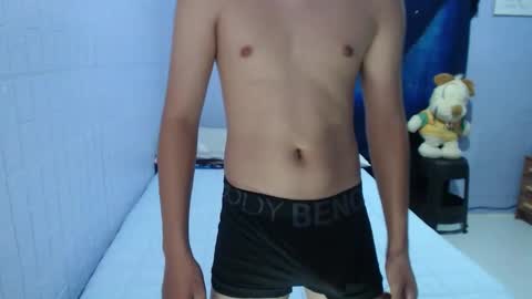 Snapshot of naughtyboytoni chatting on October 1, 2025, 3:34 am naughtyboytoni online show from October 1, 2025, 3:34 am