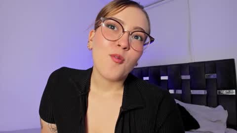 LANAindependent model online show from October 29, 2025, 5:10 am