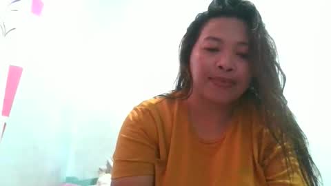 lovelygirl online show from April 19, 2026, 7:40 am