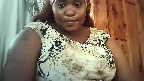 naughtylisah online show from November 18, 2025, 2:43 pm