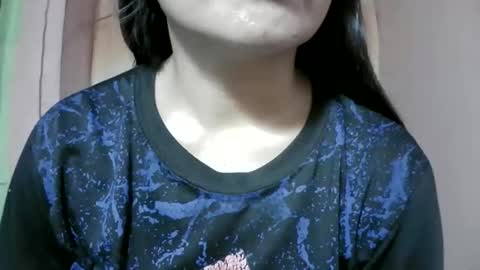 naughtymom_33 online show from November 27, 2025, 2:24 am