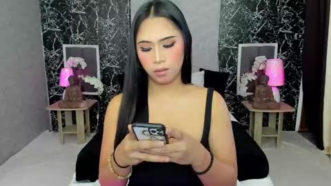 ITS ME YOGIRL PATRICIA online show from November 13, 2025, 3:05 am