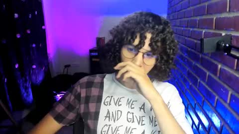 naugthy_kyle19 online show from January 22, 2025, 2:26 am