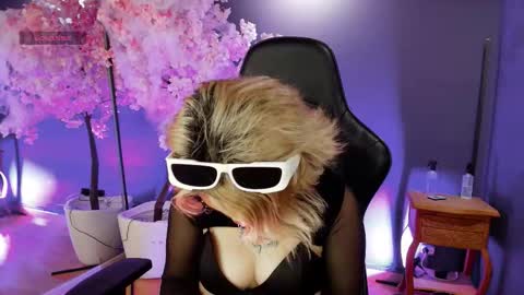 Navier  online show from November 4, 2025, 3:22 pm