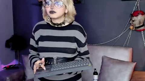 Snapshot of navier__ chatting on December 3, 2025, 8:40 pm Navier online show from December 3, 2025, 8:40 pm