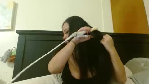 Mimi is dope    online show from December 16, 2025, 2:27 am