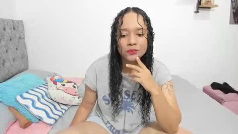 nay_and_aleja online show from December 1, 2025, 3:11 am