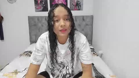 nay_and_aleja online show from February 19, 2026, 3:24 am