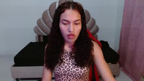 naya_fox1 online show from December 19, 2025, 5:25 am