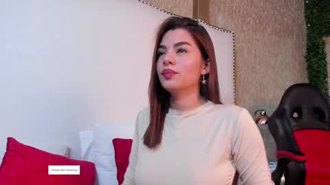 Mia  online show from September 30, 2025, 4:17 am