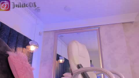 Juli  online show from January 10, 2025, 2:34 pm