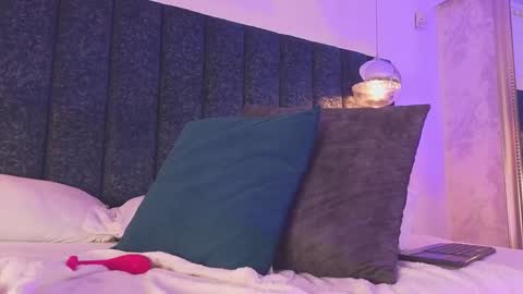 Juli  online show from February 8, 2025, 3:00 pm